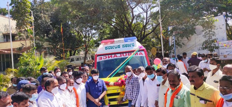 ಕೋಲಾರ ಜಿಲ್ಲಾಸ್ಪತ್ರೆಗೆ ಆಕ್ಸಿಜನ್ , ವೆಂಟಿಲೇಟರ್ ಸೌಲಭ್ಯವುಳ್ಳ ಆಂಬುಲೆನ್ಸ್ ನೀಡಿದ ಶಾಸಕ ಚಿದಾನಂದ ಗೌಡ.