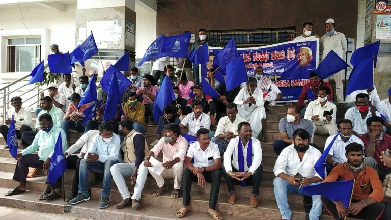 ನ್ಯಾಯಾಧೀಶ ಮಲ್ಲಿಕಾರ್ಜುನ ಗೌಡ ವಿರುದ್ಧ ದೇಶದ್ರೋಹ ಪ್ರಕರಣ ದಾಖಲಿಸಲು ಒತ್ತಾಯ protest