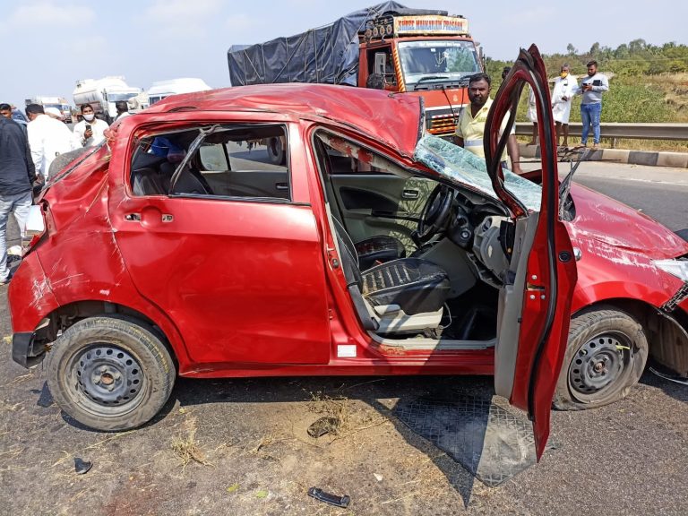 ಡಿವೈಡರ್ ಗೆ ಡಿಕ್ಕಿ ಹೊಡೆದ ಕಾರು: ಇಬ್ಬರ ದಾರುಣ ಸಾವು accident