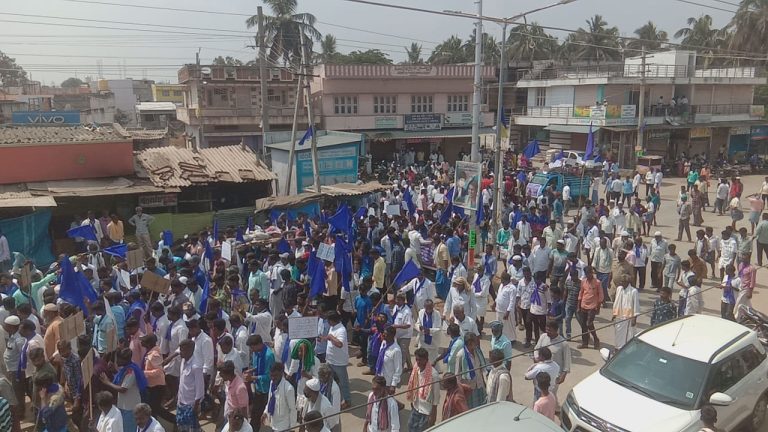 ನೀಲಿಮಯವಾದ ಹೇಡಿಯಾಲ ಗ್ರಾಮ: ಮಲ್ಲಿಕಾರ್ಜುನ ಗೌಡ ವಿರುದ್ಧ ಬೃಹತ್ ಪ್ರತಿಭಟನೆ big protest