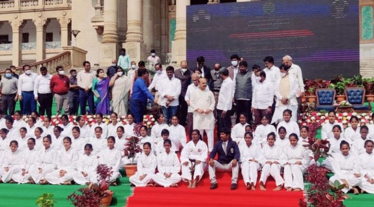 ಮಹಿಳೆಯರ ಆತ್ಮರಕ್ಷಣೆಗಾಗಿ ಓಬವ್ವ ಆತ್ಮರಕ್ಷಣೆ ಕಲೆ ತರಬೇತಿ : ಸಿಎಂ cm bommai