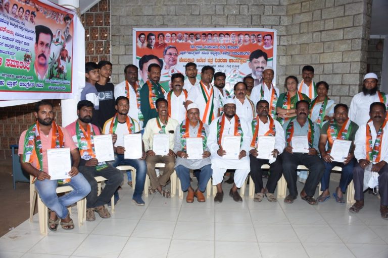 ಪದಾಧಿಕಾರಿಗಳಿಗೆ ನೇಮಕಾತಿ ಪತ್ರ ನೀಡಿದ ಮಾಜಿ ಸಚಿವ ಡಿ.ಸುಧಾಕರ್ congress