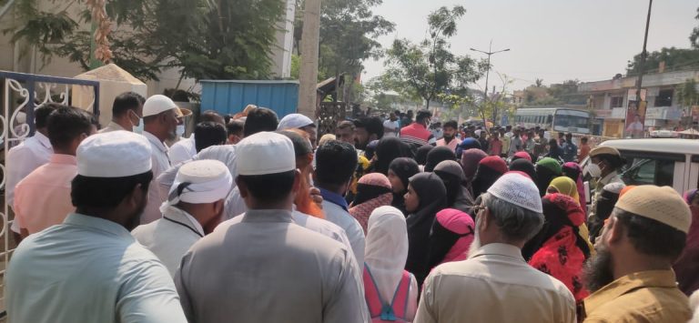 ಹಿಜಾಬ್ ಇಲ್ಲದೇ ಪರೀಕ್ಷೆ ಬರೆಯುವುದಿಲ್ಲ: ವಾಪಸ್ ತೆರಳಿದ ವಿದ್ಯಾರ್ಥಿನಿಯರು hijab