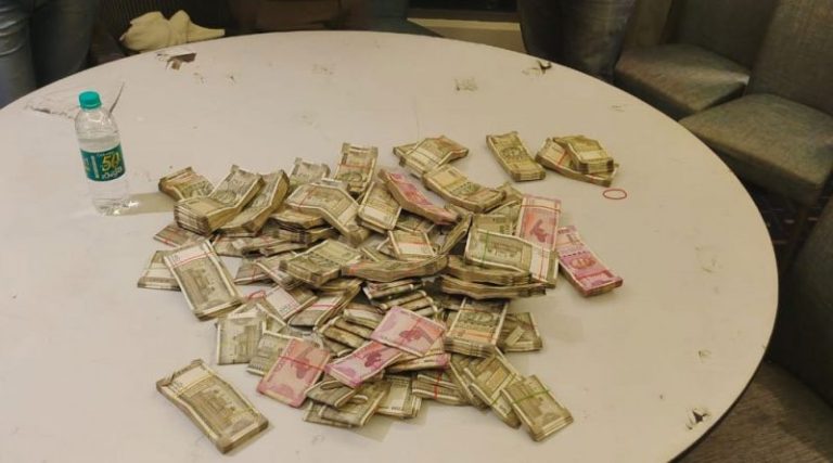 ಸ್ಟಾರ್ ಹೋಟೆಲ್ನಲ್ಲಿ ಜೂಜು; ನಿವೃತ್ತ ಸರ್ಕಾರಿ ಅಧಿಕಾರಿ ಸೇರಿ 6 ಉದ್ಯಮಿಗಳ ಬಂಧನ juju adde