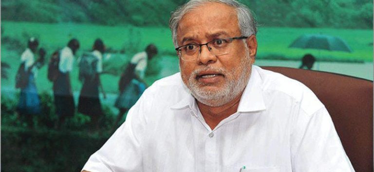 ರಾಜೀನಾಮೆ ನೀಡಿದ ಶಿಕ್ಷಕಿ ಮನೆಗೆ ಸುರೇಶ್ ಕುಮಾರ್ ಭೇಟಿ, ಸಾಂತ್ವನ suresh kumar