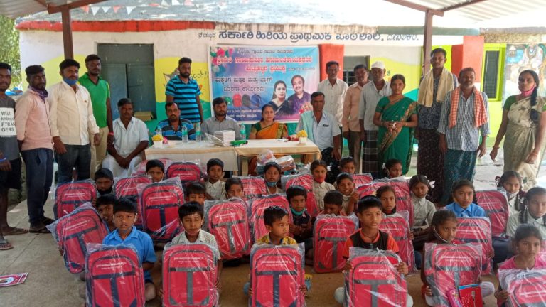 ಸಮಾಜಸೇವಕರಾದ ಸಾಯಿಸುಮನ ಹನುಮಂತರಾಯಪ್ಪ ಅವರ ಹುಟ್ಟು ಹಬ್ಬ ಆಚರಣೆ pavagada