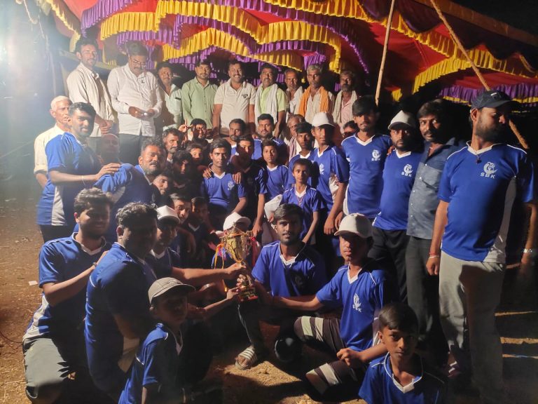 ಬಿ.ಹೊಸಳ್ಳಿ ಎಸ್.ಬಿ.ಕೆ ಕ್ರಿಕೆಟ್ ತಂಡ: ರಾಜರತ್ನ ಪುನೀತ್ ರಾಜ್ ಕುಮಾರ್ ಸ್ಮರಣಾರ್ಥ ಕ್ರಿಕೆಟ್ ಪಂದ್ಯಾಟ tipatoor