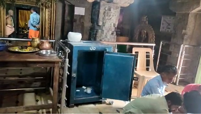 ದಕ್ಷಿಣ ಕಾಶಿ ಶ್ರೀ ತೇರುಮಲ್ಲೇಶ್ವರ ಸ್ವಾಮಿ ದೇವಸ್ಥಾನಕ್ಕೆ ನುಗ್ಗಿದ ಕಳ್ಳರು: ಎರಡು ಹುಂಡಿಗಳ ಕಳವು hiriyuru