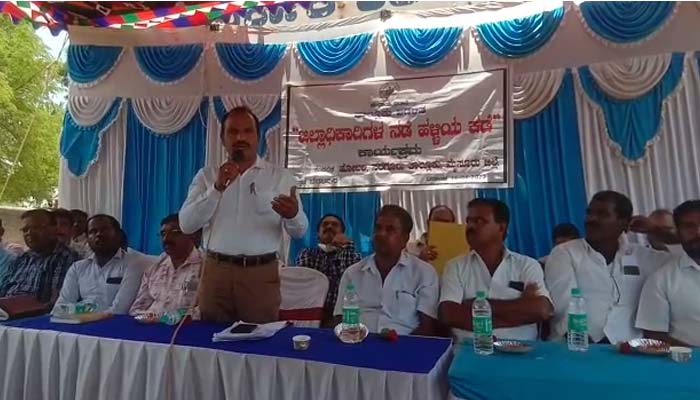 ಜನರ ಸಮಸ್ಯೆಗಳನ್ನು ಸ್ಥಳದಲ್ಲೇ ಬಗೆಹರಿಸಲಾಗುವುದು: ಜಿಲ್ಲಾಧಿಕಾರಿಗಳ ನಡೆ ಹಳ್ಳಿಯ ಕಡೆ ಕಾರ್ಯಕ್ರಮದಲ್ಲಿ ತಹಸೀಲ್ದಾರ್ ಚಲುವರಾಜು jilladhikari nade halli kade