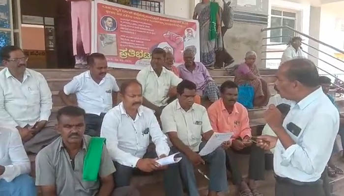 ಅಂಬೇಡ್ಕರ್ ಜಯಂತಿ ಜಾಥಾದ ಮೇಲೆ ಬಜರಂಗದಳ ದಾಳಿ ವಿರೋಧಿಸಿ ಪ್ರತಿಭಟನೆ protest