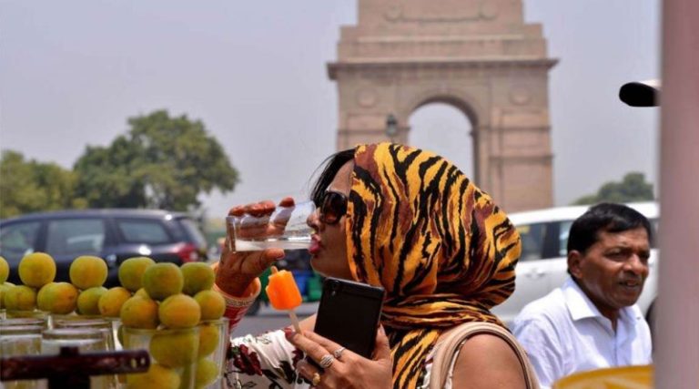 ಬಿಸಿಲಿನ ಝಳಕ್ಕೆ ಹೈರಾಣದ ಡೆಲ್ಲಿ ಜನತೆ besilu