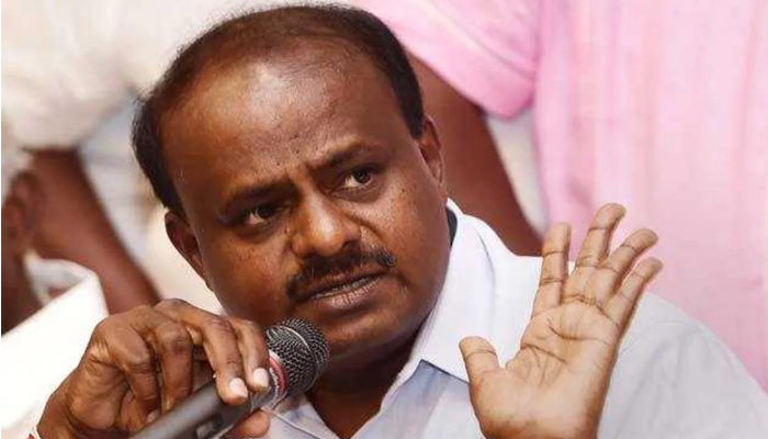 ಮುತಾಲಿಕ್ ನ್ನು ಮೊದಲು ಒದ್ದು ಒಳಗೆ ಹಾಕಬೇಕು: ಕುಮಾರಸ್ವಾಮಿ