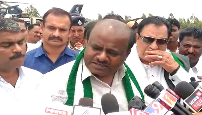 ದಂಪತಿ ಅಡ್ಡಗಟ್ಟಿ ಪೊಲೀಸರಿಂದ ಕಿರುಕುಳ: ಸರ್ಕಾರದ ವಿರುದ್ಧ ಕುಮಾರಸ್ವಾಮಿ ಆಕ್ರೋಶ kumaraswamy