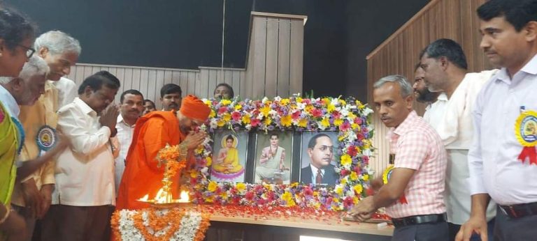 ಕಷ್ಟಕ್ಕೆ ದೇವರು ಪೂಜೆ ಪರಿಹಾರವಲ್ಲ, ದುಡಿಮೆಯೇ ಪರಿಹಾರ: ಶ್ರೀನಿಜಗುಣಾನಂದ ಸ್ವಾಮೀಜಿ nijagunanada swamiji