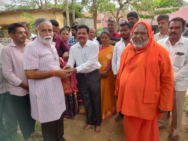 ಶಾಲೆಗೆ ಮಕ್ಕಳು ಬರುವ ದಿನ ಸುಂದರ, ಸ್ವಚ್ಛವಾಗಿರಲಿ: ಶ್ರೀ ಗುರು ಪರದೇಶಿ ಕೇಂದ್ರ ಸ್ವಾಮೀಜಿಗಳು swamijji