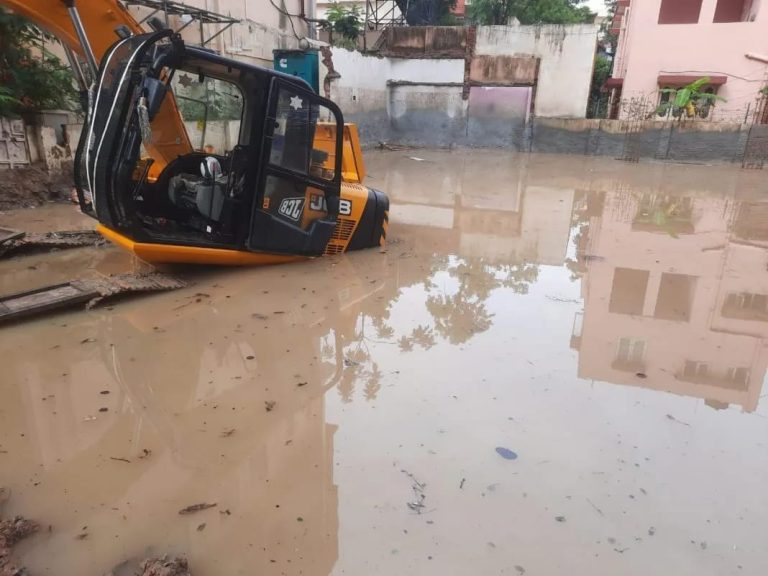 ವರುಣನ ಅಬ್ಬರ ಬೆಂಗಳೂರು ತತ್ತರ varannu