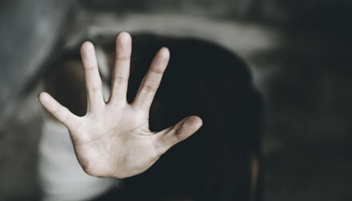 ಸ್ನೇಹಿತರೊಂದಿಗೆ ಸೇರಿ ಪತ್ನಿಯ ಮೇಲೆ ಸಾಮೂಹಿಕ ಅತ್ಯಾಚಾರ ಮಾಡಿದ ಪತಿ! crime news