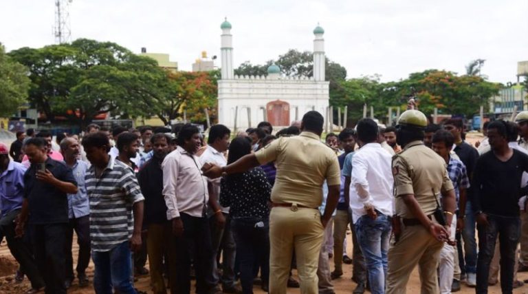 ಚಾಮರಾಜಪೇಟೆಯ ಈದ್ಗಾ ಮೈದಾನದಲ್ಲಿ ಸಿಸಿ ಕ್ಯಾಮೆರಾ ಅಳವಡಿಕೆಗೆ ವಿರೋಧ edga mydana