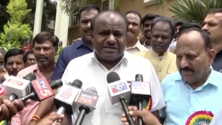 ಕೋಲಾರದಲ್ಲಿ ಸಿದ್ದರಾಮಯ್ಯ ಸ್ಪರ್ಧೆ: ಕುಮಾರಸ್ವಾಮಿ ಪ್ರತಿಕ್ರಿಯೆ ನೀಡಿದ್ದು ಹೀಗೆ! kumaraswamy