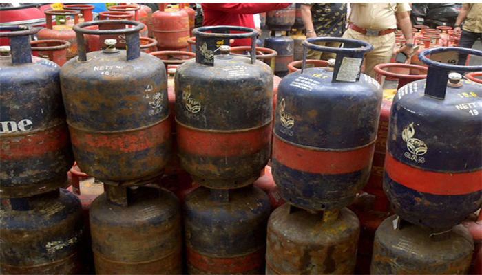 ವಾಣಿಜ್ಯ ಎಲ್ಪಿಜಿ 135ರೂ. ಇಳಿಕೆ lpg