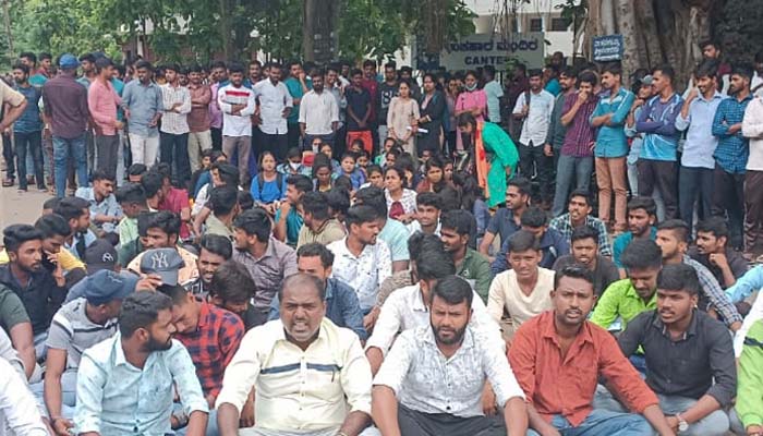 ಮೈಸೂರು ವಿಶ್ವವಿದ್ಯಾಲಯದ ವಿದ್ಯಾರ್ಥಿ ವಿರೋಧಿ ನೀತಿ ವಿರುದ್ಧ ಬೃಹತ್ ಪ್ರತಿಭಟನೆ mysore vv