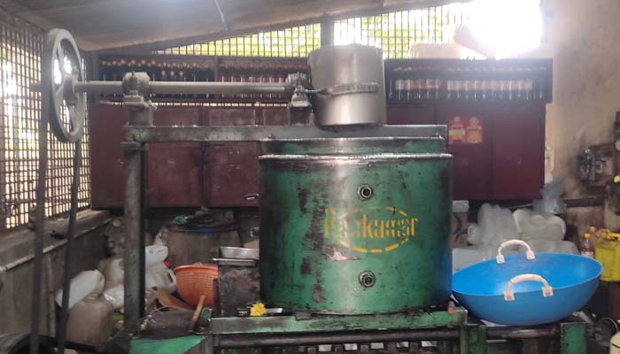 ಕಾರ್ಮಿಕರ ಪ್ರಾಣದ ಜೊತೆಗೆ ಆಯಿಲ್ ಮಿಲ್ ಮಾಲಿಕರ ಚೆಲ್ಲಾಟ oil mill