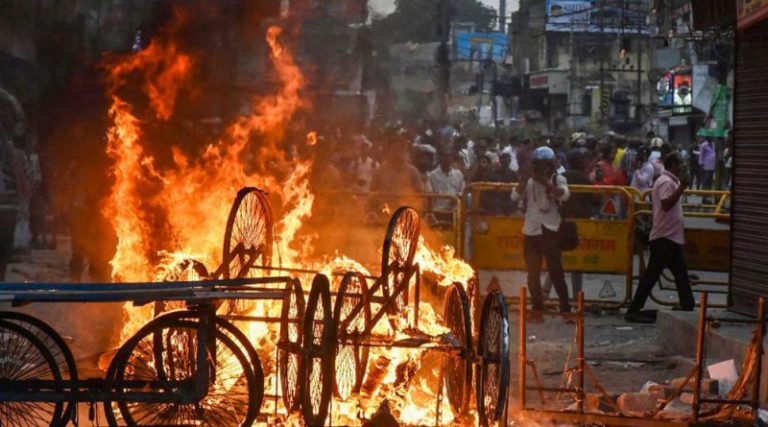 ಉತ್ತರ ಪ್ರದೇಶದಲ್ಲಿ ಪ್ರತಿಭಟನೆ ವೇಳೆ ಕಲ್ಲು ತೂರಿದ್ದ 136 ಕಿಡಿಗೇಡಿಗಳ ಬಂಧನ uttarpradesh