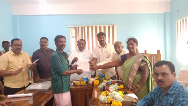 ಸರ್ಕಾರಿ ಸೌಲಭ್ಯ ಪಡೆದು ಸ್ವಾವಲಂಬಿ ಜೀವನ ನಡೆಸಿ: ರೈತರಿಗೆ ಶಾಸಕ ವೆಂಕಟರಮಣಪ್ಪ ಕರೆ venkataramanappa