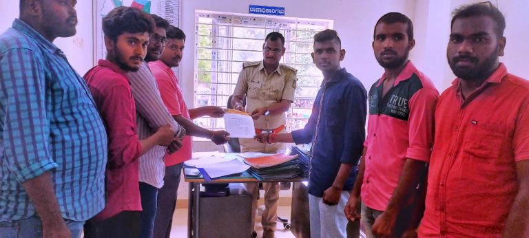 ವಾಹನ ನಿಲುಗಡೆಗೆ ಸರಿಯಾದ ರೀತಿಯಲ್ಲಿ ವ್ಯವಸ್ಥೆ ಕಲ್ಪಿಸಿ: ಸಂಜೀವಿನಿ ಜೀವರಕ್ಷಕ ಟ್ರಸ್ಟ್ ಮನವಿ chithradurga