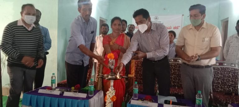 ಜಿಲ್ಲಾಧಿಕಾರಿಗಳ ನಡೆ ಹಳ್ಳಿಯ ಕಡೆ: ಸಮಸ್ಯೆಗಳ ಸುರಿಮಳೆ ಎಲ್ಲೆಡೆ dc nade halli kade