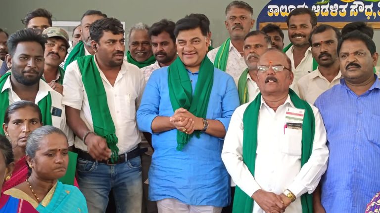 ರೈತರ ಮೇಲೆ ಅರಣ್ಯ ಇಲಾಖೆ ದೌರ್ಜನ್ಯ: ಕಾಂಗ್ರೆಸ್ ಮುಖಂಡ ಶಾಂತಕುಮಾರ್ ಆಕ್ರೋಶ shantha kumar