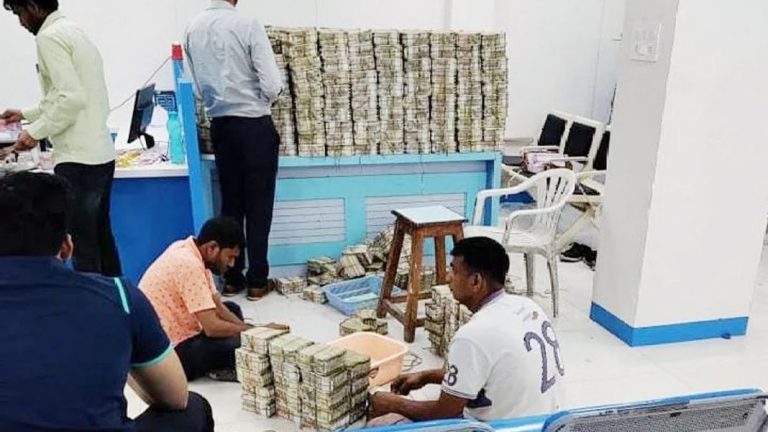 ಉಕ್ಕು, ಜವಳಿ, ರಿಯಲ್ ಎಸ್ಟೇಟ್ ಉದ್ಯಮಿಗಳ ಮೇಲೆ ಐಟಿ ದಾಳಿ: 390 ಕೋಟಿ ಅಕ್ರಮ ಆಸ್ತಿ ಪತ್ತೆ