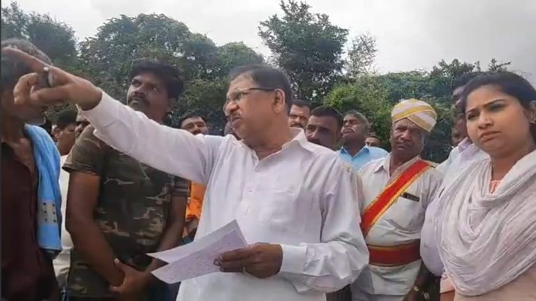 ಜಲಾವೃತಗೊಂಡಿರುವ ಪ್ರದೇಶಗಳಿಗೆ ಶಾಸಕ ಡಾ.ಜಿ ಪರಮೇಶ್ವರ್ ಭೇಟಿ koratagere