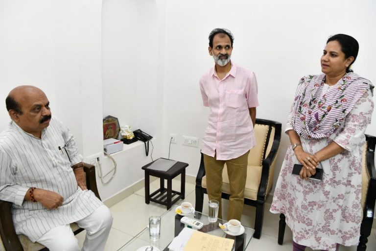 ಸಿಎಂ ಬೊಮ್ಮಾಯಿ ಅವರನ್ನು ಭೇಟಿಯಾದ ರಾಜ್ ಕುಟುಂಬ.. ಅಣ್ಣಾವ್ರ ಸಮಾಧಿ ಅಭಿವೃದ್ಧಿ ಸಂಬಂಧ ಚರ್ಚೆ raj familly