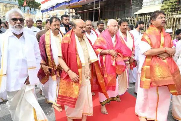 ತಿಮ್ಮಪ್ಪನ ದರ್ಶನ ಪಡೆದ ಯಡಿಯೂರಪ್ಪ – ಬೊಮ್ಮಾಯಿ yadiurappa