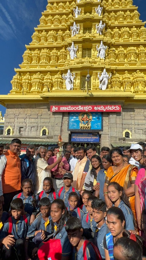 ಚಾಮುಂಡೇಶ್ವರಿ ಸನ್ನಿಧಿಯಲ್ಲಿ ಕ್ರೀಡಾಜ್ಯೋತಿ ಬೆಳಗಿಸಿದ ಸಚಿವ ಎಸ್.ಟಿ.ಸೋಮಶೇಖರ್ chamundeshare