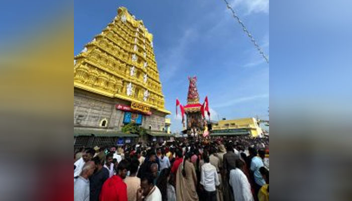 ಚಾಮುಂಡಿಬೆಟ್ಟದಲ್ಲಿ ರಥೋತ್ಸವ: ಎಲ್ಲೆಡೆ ಭಕ್ತ ಸಾಗರ