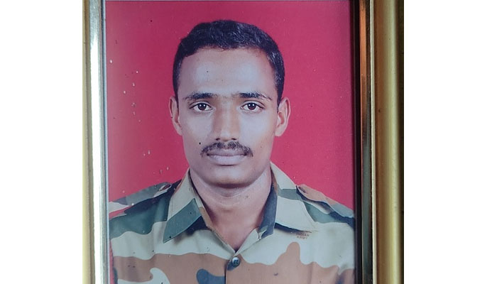 ರಜೆ ಮೇಲೆ ಊರಿಗೆ ಬಂದಿದ್ಧ ಯೋಧ ಹೃದಯಾಘಾತದಿಂದ ಸಾವು mahesh