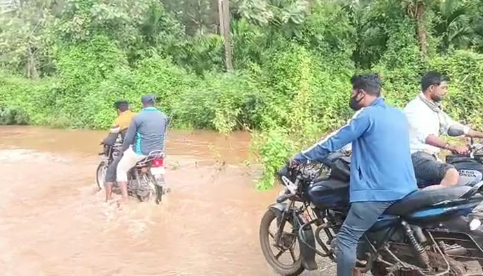 ಮಲಾರ ಕಾಲೋನಿಗೆ ಸಂಪರ್ಕ ಕಲ್ಪಿಸುವ ರಸ್ತೆ ಜಲಾವೃತ malara
