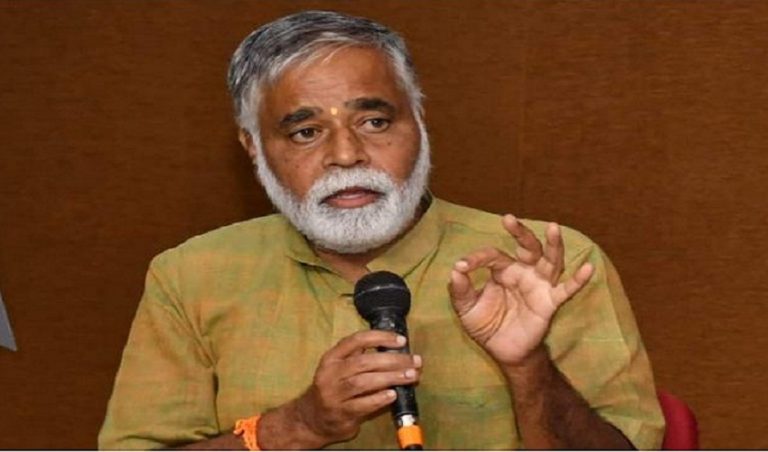 ಶಾಲಾ ಪಠ್ಯದಲ್ಲಿ ರಾಮಾಯಣ, ಭಗವದ್ಗೀತೆ ಸೇರ್ಪಡೆಗೆ ಸ್ವಾಮೀಜಿಗಳ ನೇತೃತ್ವದ ಸಮಿತಿ ರಚನೆಗೆ ಸಿದ್ಧತೆ!