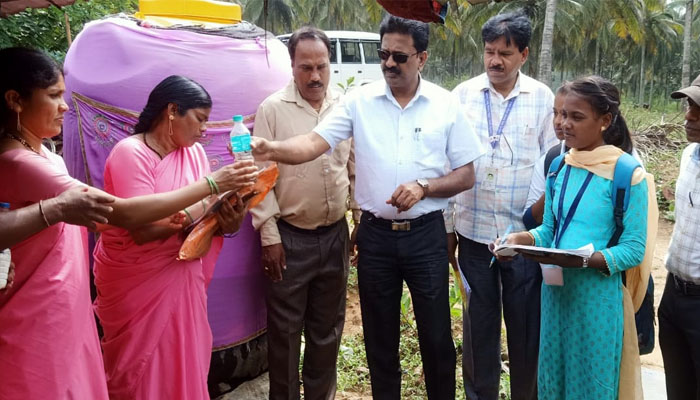 ಹೆಚ್.ಡಿ.ಕೋಟೆ: ಆರೋಗ್ಯಾಧಿಕಾರಿಯಿಂದ ಯರಹಳ್ಳಿ ಗ್ರಾಮದಲ್ಲಿ ಲಾರ್ವ ಸಮೀಕ್ಷೆ h d kote