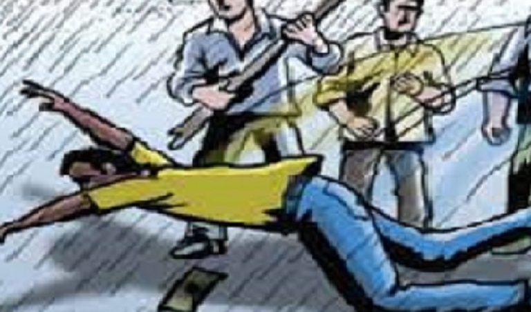 ಹಿಂದೂ ಯುವತಿ ಜತೆ ಪ್ರಯಾಣಿಸುತ್ತಿದ್ದ ಮುಸ್ಲಿಂ ಯುವಕನ ಮೇಲೆ ಹಲ್ಲೆ halle