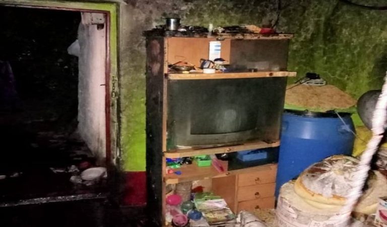 ಮಕ್ಕಳನ್ನು ನೋಡಲು ಬಿಡಲಿಲ್ಲ ಅಂತ ಮನೆಗೆ ಬೆಂಕಿದ ಪಾಪಿ! hasana