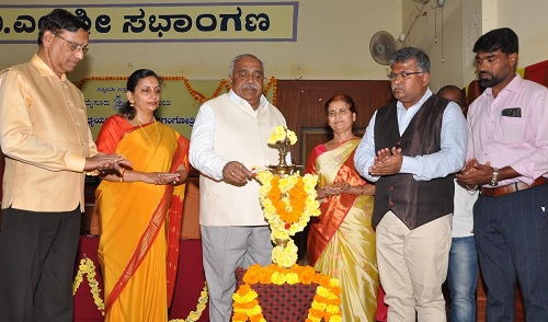 ಬೇರೆ ಭಾಷೆ ಗೌರವಿಸಿ, ನಮ್ಮ ಭಾಷೆಯನ್ನು ಪ್ರೀತಿಸಿ: ಪ್ರೊ.ಜಿ.ಹೇಮಂತ್ ಕುಮಾರ್ mysore vv