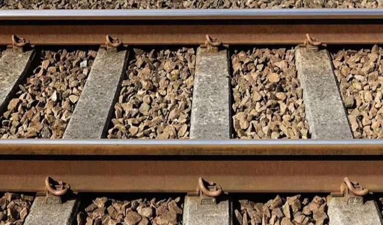 ಆಟವಾಡ್ತಿದ್ದ ಕಾರ್ಮಿಕರ ಮಕ್ಕಳ ಪ್ರಾಣ ಕಸಿದುಕೊಂಡ ರೈಲು panjab