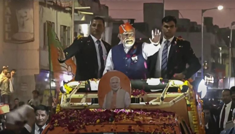 ಆ್ಯಂಬುಲೆನ್ಸ್ ಗೆ ದಾರಿ ಬಿಟ್ಟುಕೊಟ್ಟ ಪ್ರಧಾನಿ ಬೆಂಗಾವಲು ಪಡೆ PM Modhi