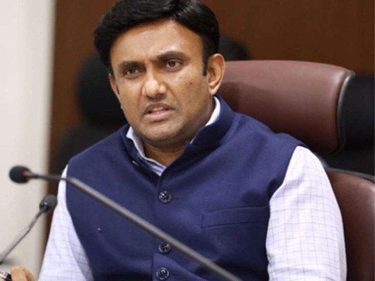 ಮಕ್ಕಳನ್ನು ಹುಷಾರಾಗಿ ನೋಡಿಕೊಳ್ಳಿ ತಂಪು ಗಾಳಿ, ಮಳೆ ಅತಿಯಾಗಿದೆ ರಾಜ್ಯದಲ್ಲಿ ಜ್ವರ, ಶೀತ ಬರುವುದು ಸಾಮಾನ್ಯ ಆರೋಗ್ಯ ಸಚಿವ ಸುಧಾಕರ್ Sudhakar