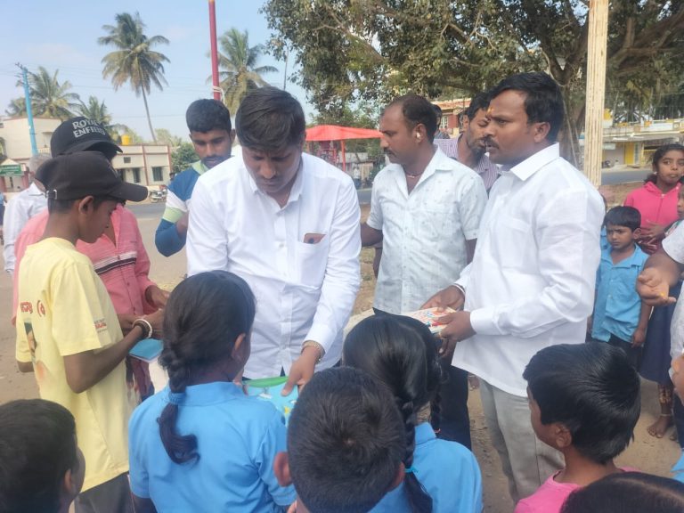 ಗ್ರಾಮ ದೇವತೆ ಶ್ರೀ ಲಕ್ಷ್ಮೀದೇವಿ ಯುವಕರ ಬಳಗದಿಂದ ಕನ್ನಡ ರಾಜ್ಯೋತ್ಸವ, ಸಂಘದ ಉದ್ಘಾಟನೆ