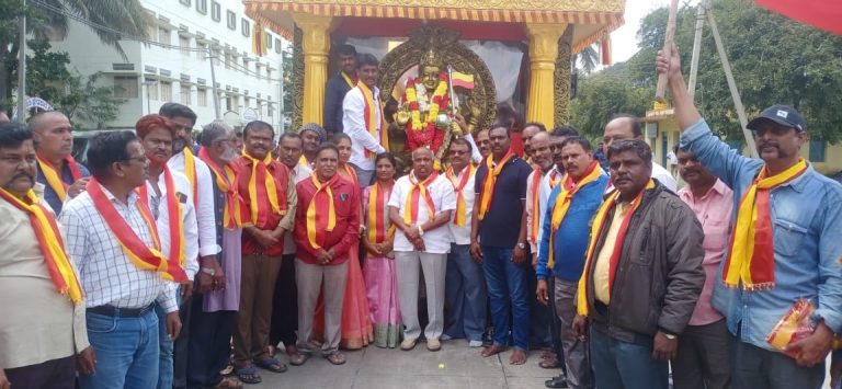 ಕೊರಟಗೆರೆಯಲ್ಲಿ ಕನ್ನಡ ಜ್ಯೋತಿ ರಥಯಾತ್ರೆಗೆ ಕನ್ನಡ ಪರ ಸಂಘಟನೆಗಳಿಂದ ಅದ್ದೂರಿ ಸ್ವಾಗತ korattegere