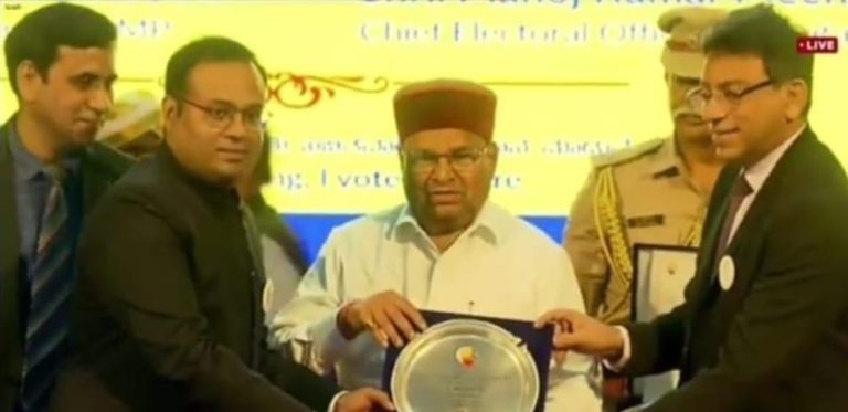 ಡಿ.ಸಿ ನಿತೇಶ್ ಪಾಟೀಲರಿಗೆ ರಾಜ್ಯಮಟ್ಟದ ಅತ್ಯುತ್ತಮ “ಜಿಲ್ಲಾ ಚುನಾವಣಾಧಿಕಾರಿ” ಪ್ರಶಸ್ತಿ ಪ್ರದಾನ D C nitesh patil